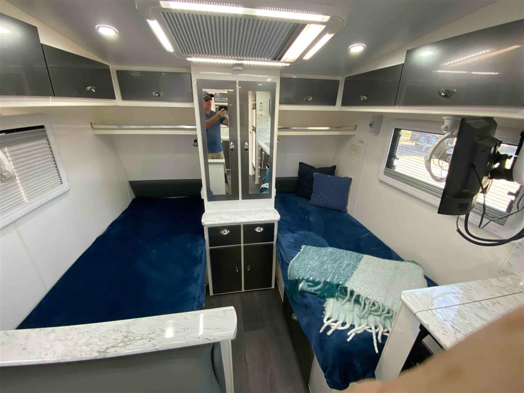 2021 SILVER VALLEY HUNTER CARAVAN SINGLE BEDS