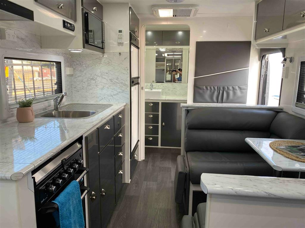 2021 SILVER VALLEY HUNTER CARAVAN SINGLE BEDS