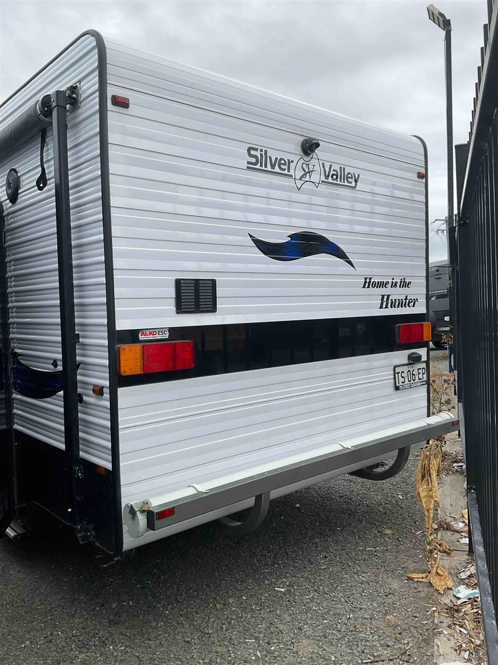 2021 SILVER VALLEY HUNTER CARAVAN SINGLE BEDS