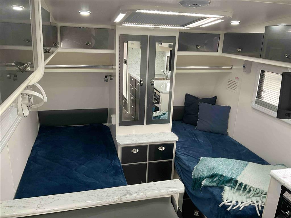 2021 SILVER VALLEY HUNTER CARAVAN SINGLE BEDS