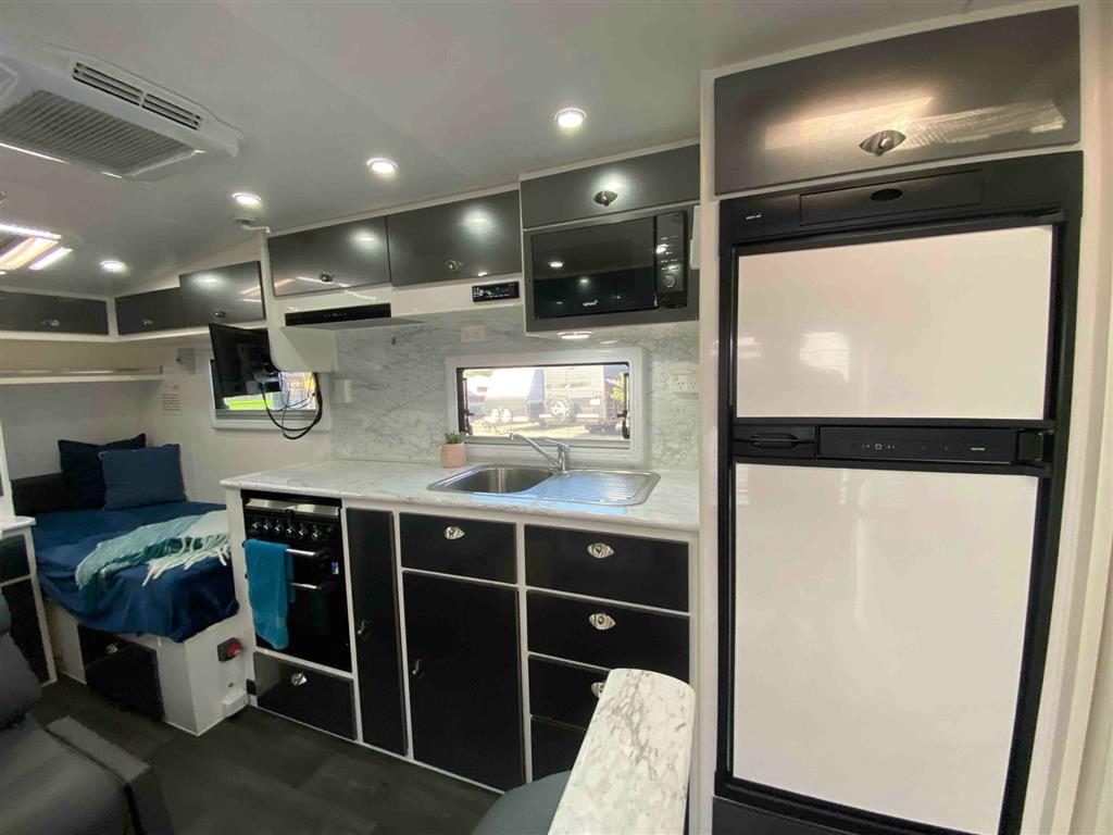 2021 SILVER VALLEY HUNTER CARAVAN SINGLE BEDS