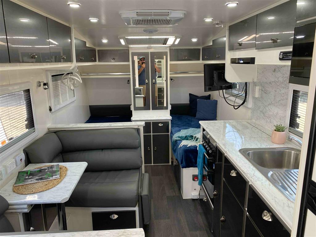 2021 SILVER VALLEY HUNTER CARAVAN SINGLE BEDS