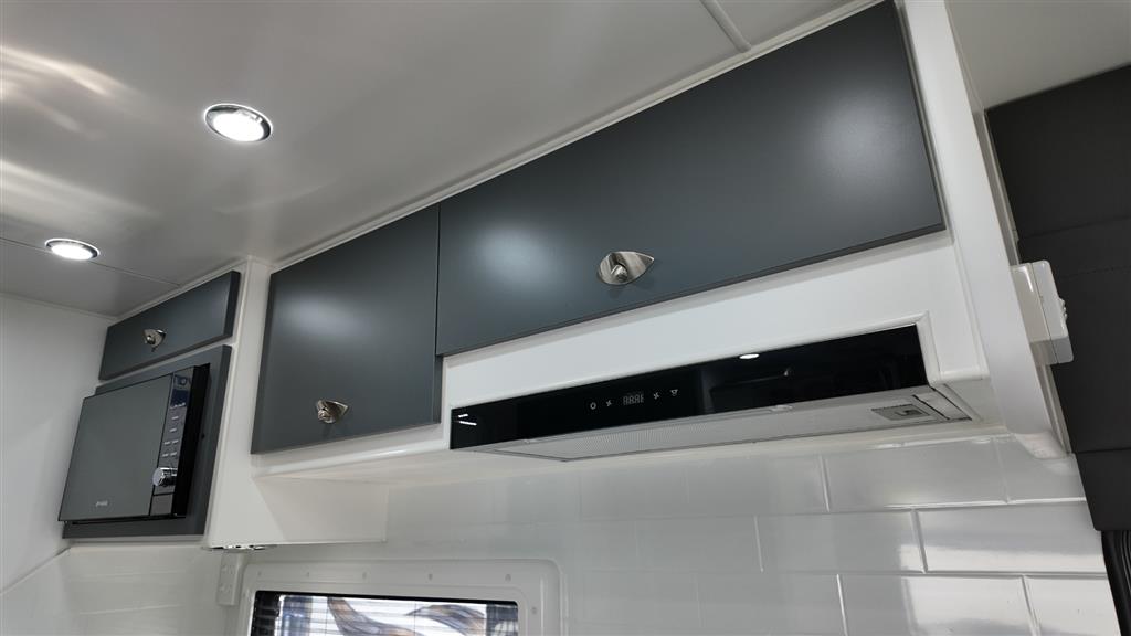 2025 SILVER VALLEY HEPBURN Caravan
