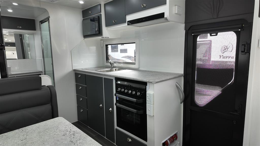 2025 SILVER VALLEY HEPBURN Caravan