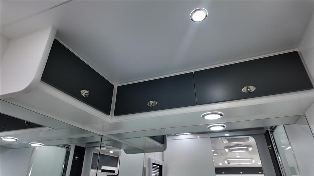2025 SILVER VALLEY HEPBURN Caravan