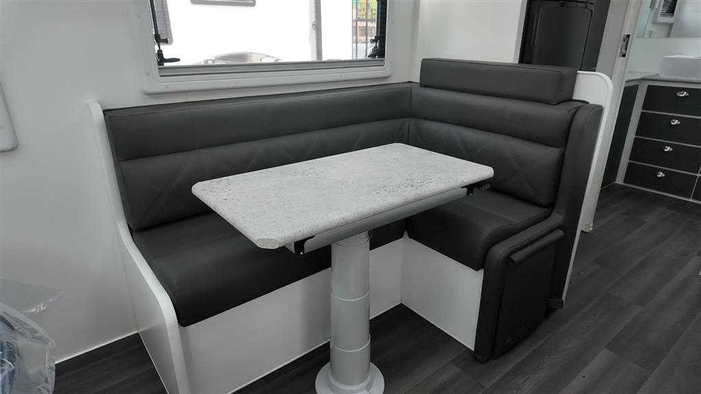 2025 SILVER VALLEY HEPBURN Caravan