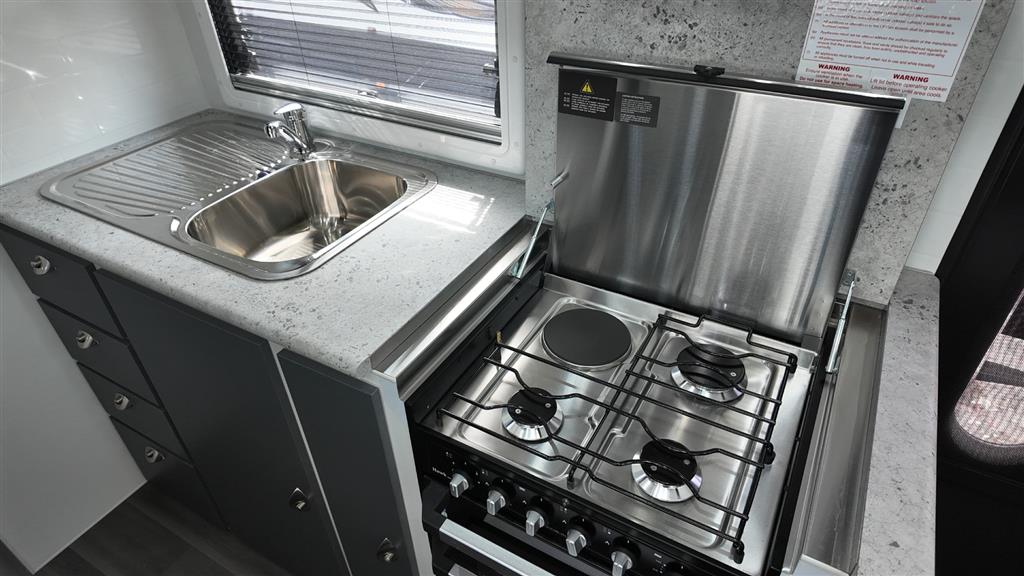 2025 SILVER VALLEY HEPBURN Caravan