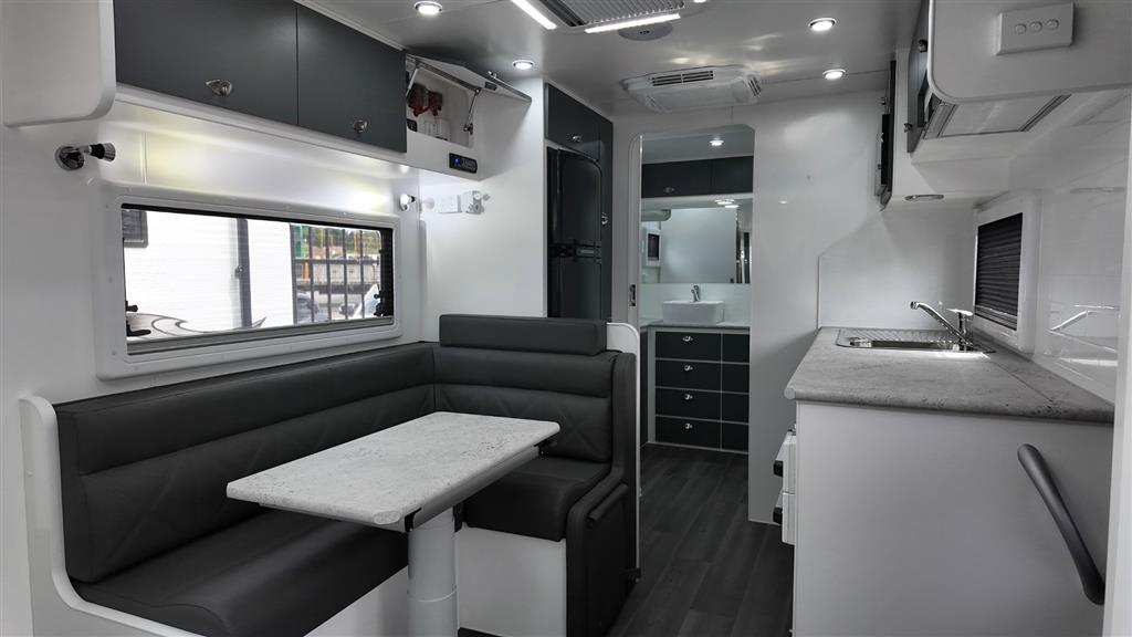 2025 SILVER VALLEY HEPBURN Caravan