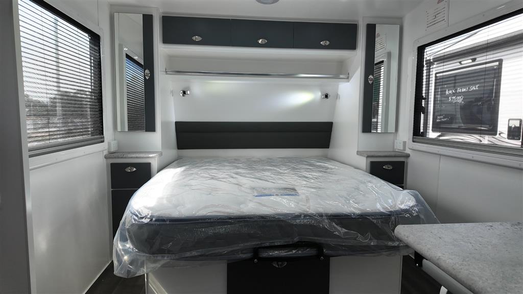 2025 SILVER VALLEY HEPBURN Caravan