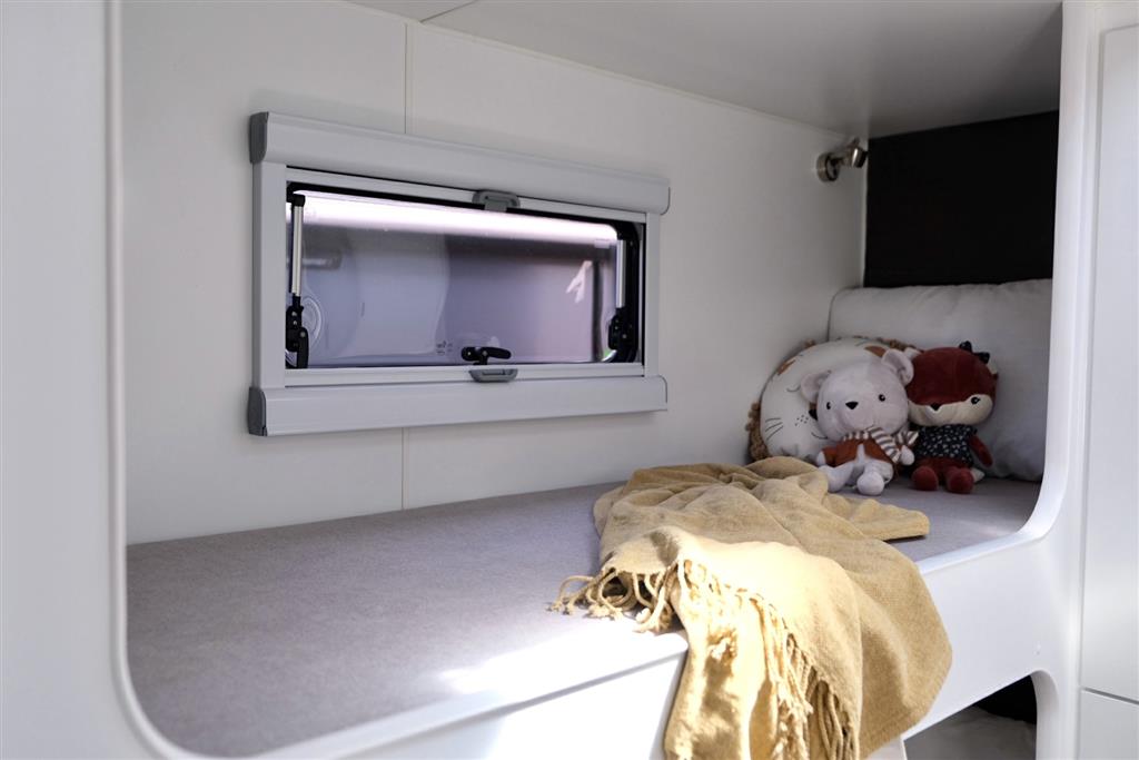2025 HURRICANE RV FAMILY TUFF RIDER Caravan 2 Bunks