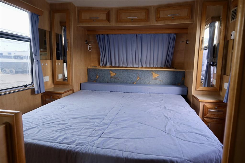 2000 LOTUS COLONIAL CARAVAN 19