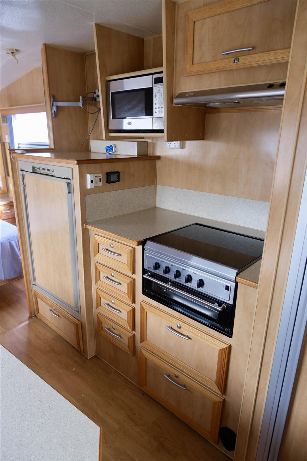 2000 LOTUS COLONIAL CARAVAN 19