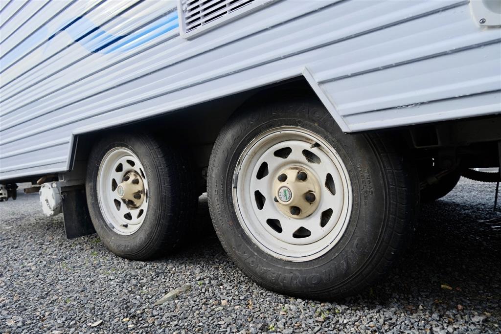 2000 LOTUS COLONIAL CARAVAN 19
